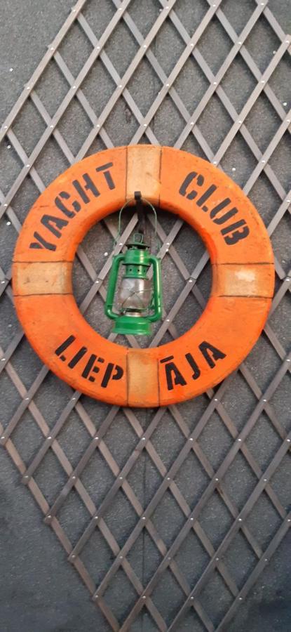 Апартаменти Yacht Club Лієпая Екстер'єр фото